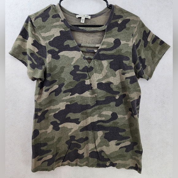 Express One Eleven Camo T-shirt Women's Size Extra Small Open V-neck - Picture 1 of 5